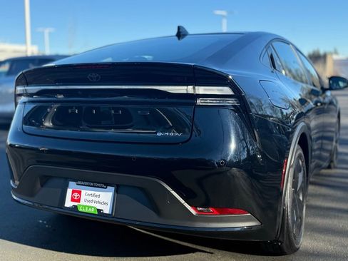 Certified 2025 Toyota Prius Plug-In Hybrid image 5