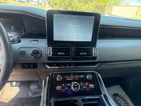 Used 2018 Lincoln Navigator Reserve w/ Technology Package AWD/4WD image 17