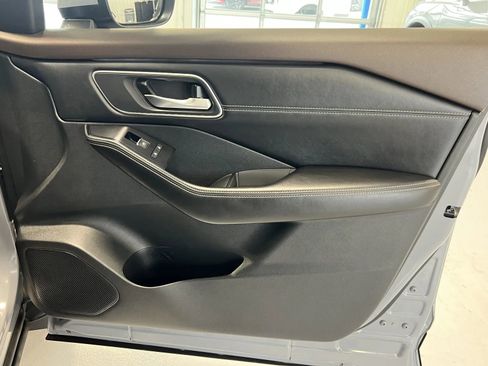 Used 2021 Nissan Rogue Platinum image 29