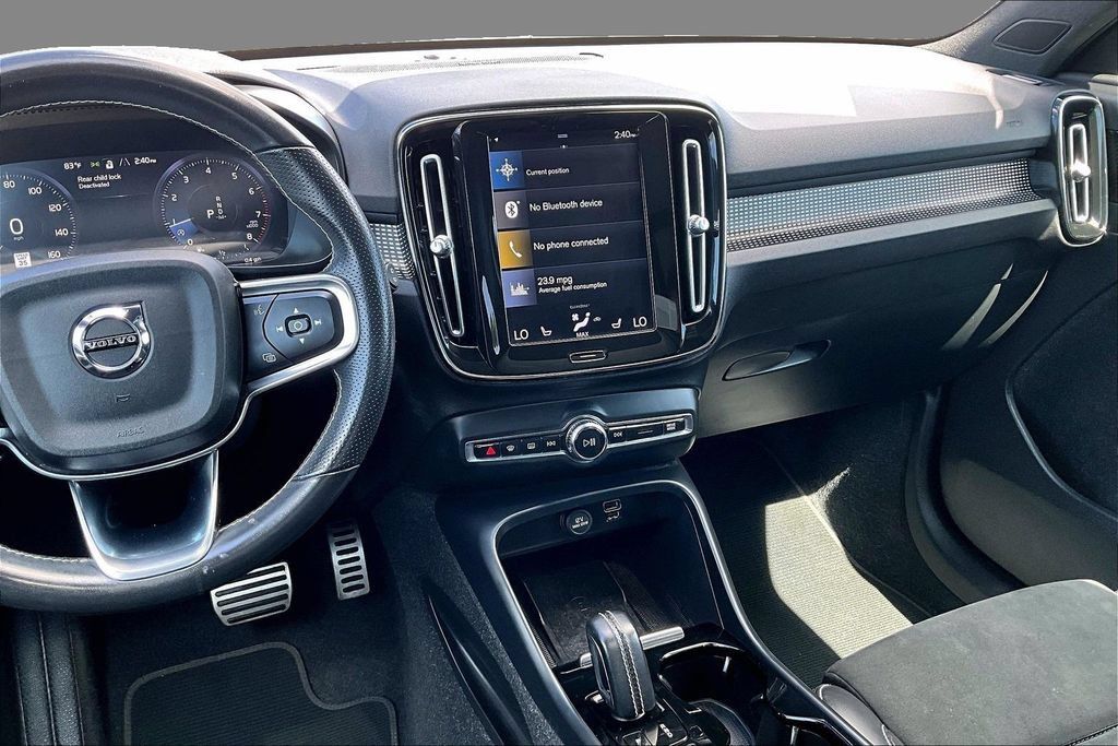 Used 2021 Volvo XC40 T5 R-Design w/ Advanced Package AWD/4WD image 3
