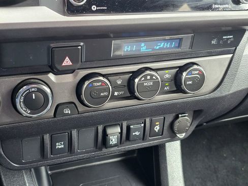 Used 2022 Toyota Tacoma TRD Off-Road AWD/4WD image 29