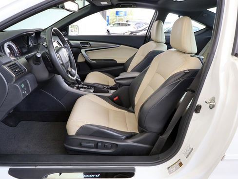 Used 2016 Honda Accord Touring image 13