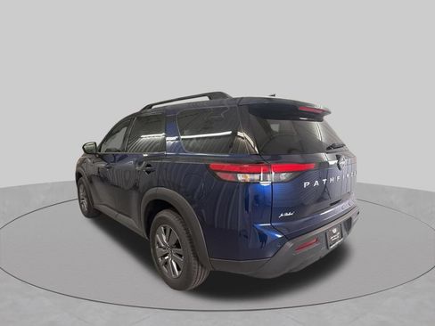 Used 2024 Nissan Pathfinder SV FWD image 8