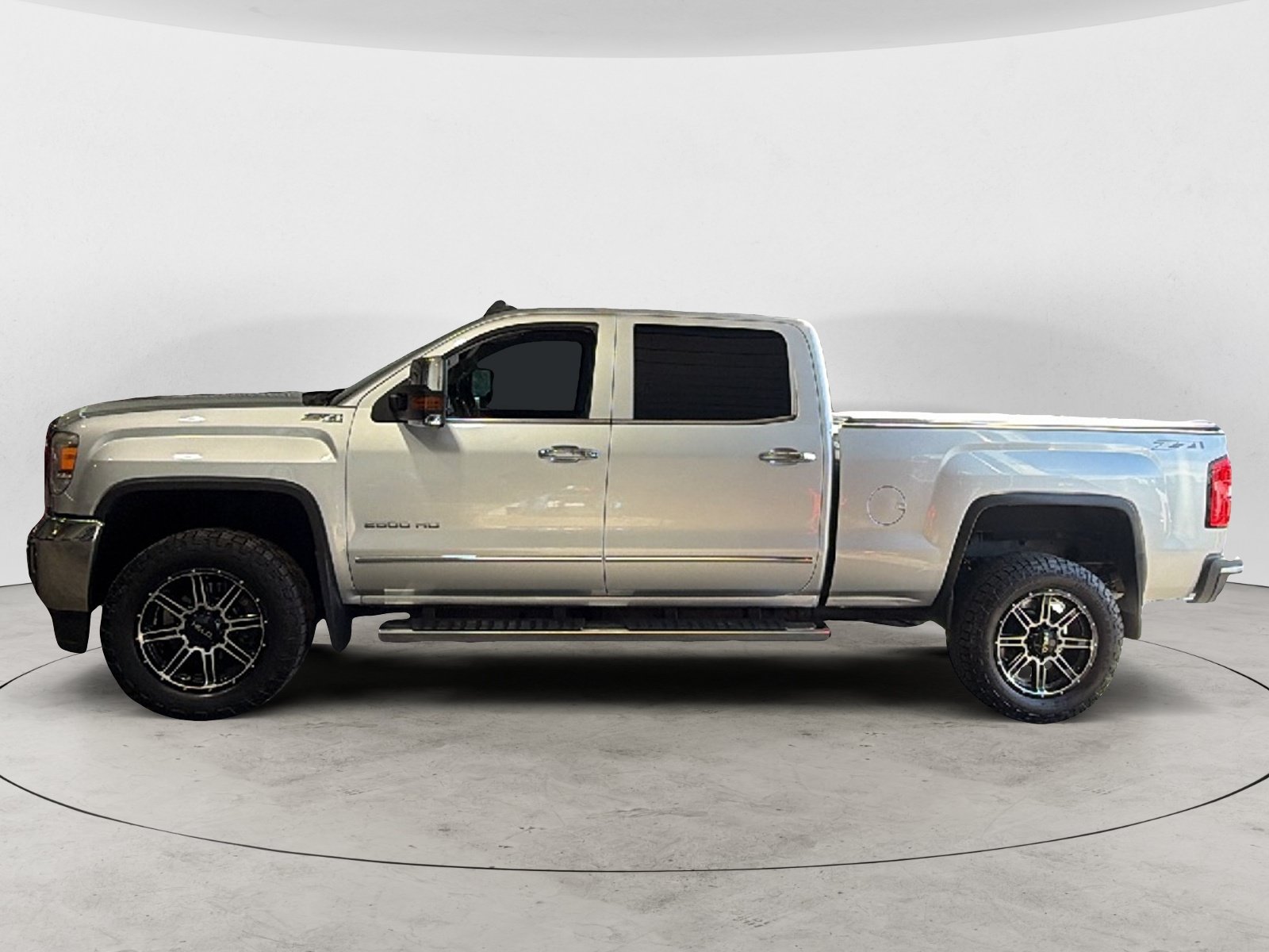 Used 2015 GMC Sierra 2500 SLT w/ Duramax Plus Package AWD/4WD image 3