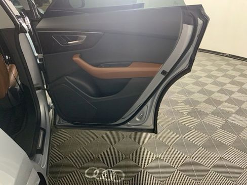 Used 2022 Audi Q8 Premium image 32