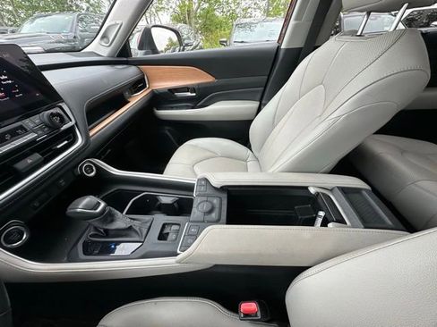 Used 2024 Toyota Grand Highlander AWD image 24