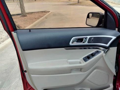 Used 2015 Ford Explorer XLT w/ Equipment Group 202A image 9