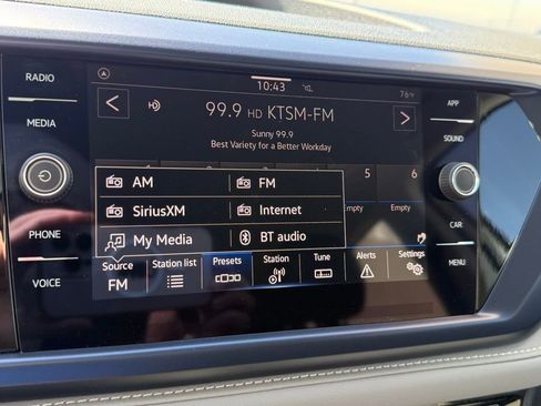 Used 2024 Volkswagen Taos SE image 17