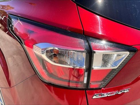 Used 2018 Ford Escape Titanium AWD/4WD image 28