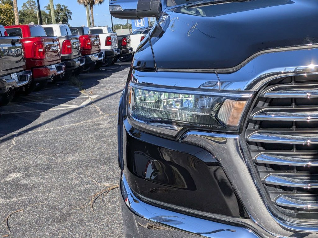 Used 2025 RAM 1500 Laramie AWD/4WD image 8