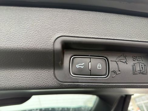 Used 2021 Ford Explorer ST image 12