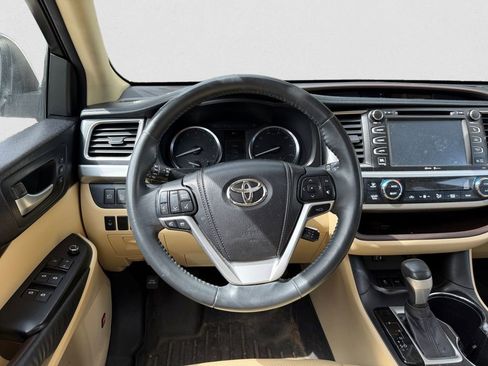 Used 2015 Toyota Highlander Limited w/ Driver Technology Package image 11