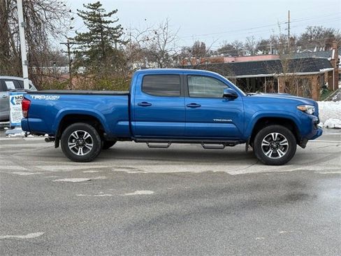 Used 2016 Toyota Tacoma TRD Sport image 2