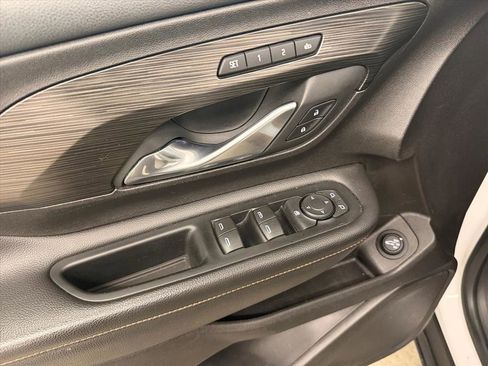 Used 2018 GMC Terrain SLT w/ Preferred Package image 12