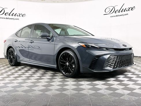 Used 2025 Toyota Camry SE w/ Multimedia Upgrade Package FWD image 1