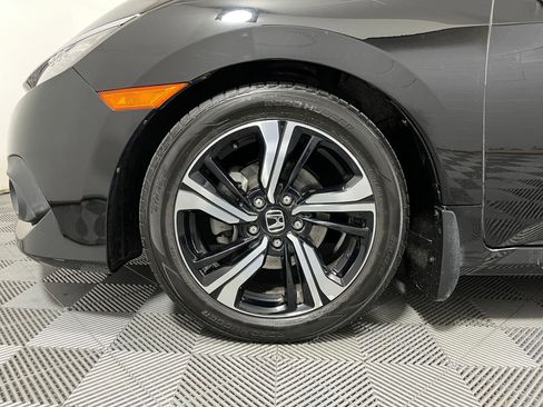 Used 2018 Honda Civic Touring image 9