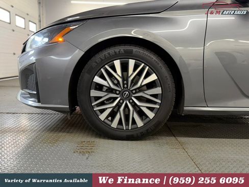 Used 2023 Nissan Altima 2.5 SV FWD image 13