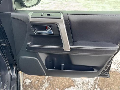 Used 2016 Toyota 4Runner Limited image 31