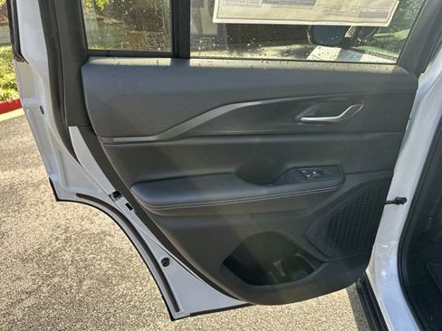 New 2025 Jeep Grand Cherokee Altitude image 20