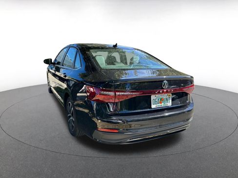 Used 2025 Volkswagen Jetta SE image 4