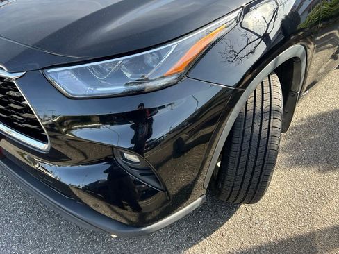 Used 2023 Toyota Highlander Limited image 3