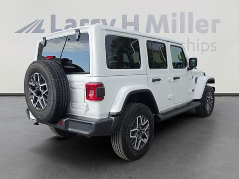 New 2026 Jeep Wrangler Unlimited Sahara AWD/4WD image 5