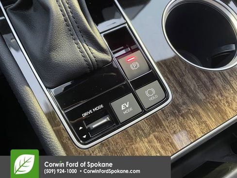 Used 2025 Toyota Sienna Platinum image 37