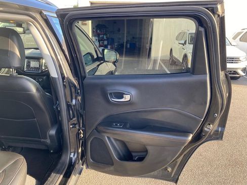 Used 2018 Jeep Compass Limited w/ Navigation Group AWD/4WD image 14