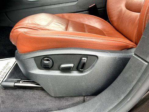 Used 2015 Volkswagen Touareg TDI image 24