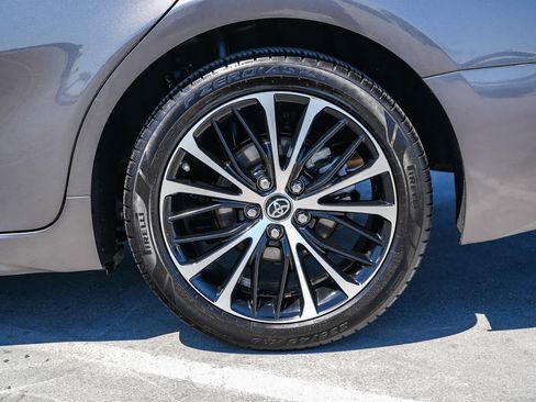 Certified 2019 Toyota Camry SE w/ Convenience Package FWD image 11