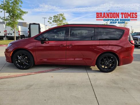 New 2026 Chrysler Pacifica Select w/ S Appearance Package FWD image 1