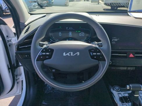 Certified 2025 Kia Niro EX FWD image 17