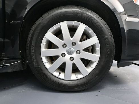Used 2013 Chrysler Town & Country Touring image 14