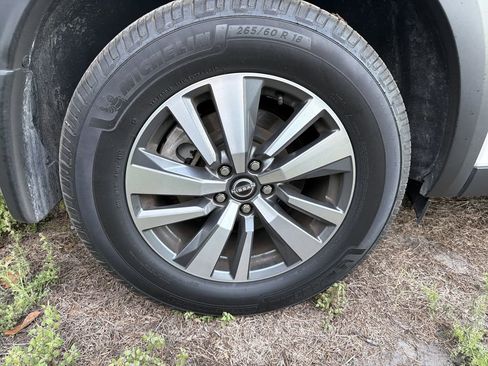 Used 2024 Nissan Pathfinder SL image 8