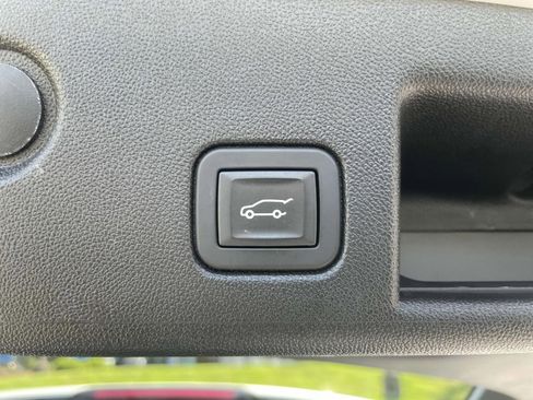 Used 2019 Chevrolet Equinox Premier AWD/4WD image 9