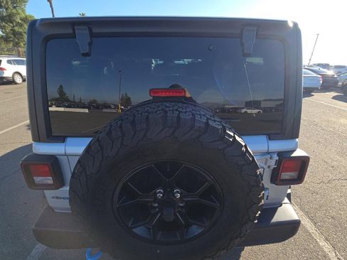 Used 2024 Jeep Wrangler Unlimited image 5