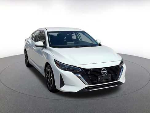 Used 2025 Nissan Sentra SV image 3