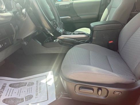 Used 2021 Toyota Tacoma SR5 AWD/4WD image 16