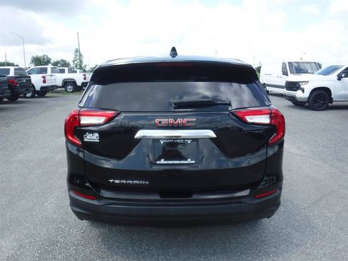 Used 2022 GMC Terrain SLE w/ LPO, Floor Liner Package FWD image 5