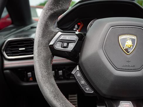 Used 2022 Lamborghini Huracan EVO AWD/4WD image 21