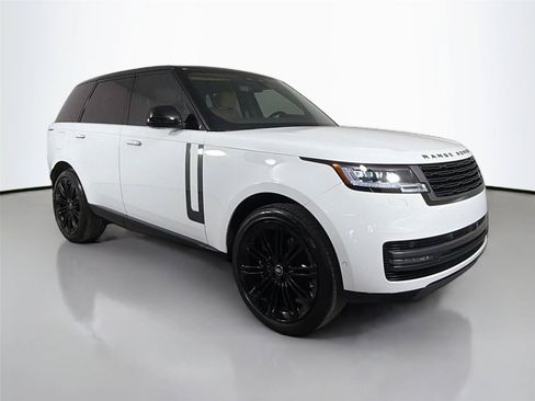 Used 2025 Land Rover Range Rover SE AWD/4WD image 3