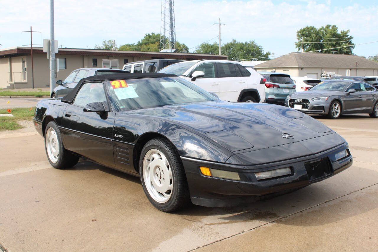 Used 1991 Chevrolet Corvette Convertible RWD image 2