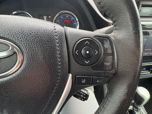 Used 2018 Toyota Corolla SE image 18