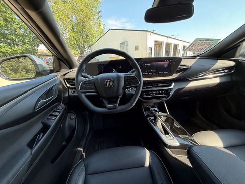 Used 2025 Buick Envista Avenir FWD image 2