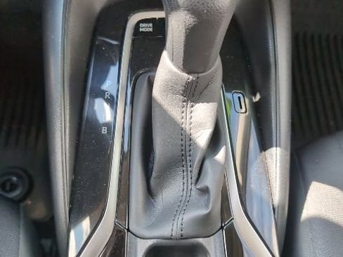 Used 2022 Toyota Corolla LE image 18