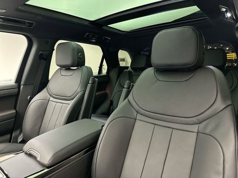 Used 2025 Land Rover Range Rover Sport image 8