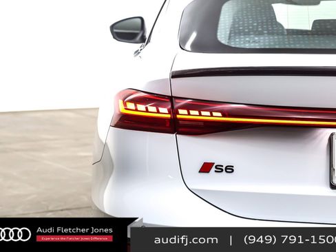 Used 2025 Audi S6 e-tron Premium w/ Convenience Package image 16