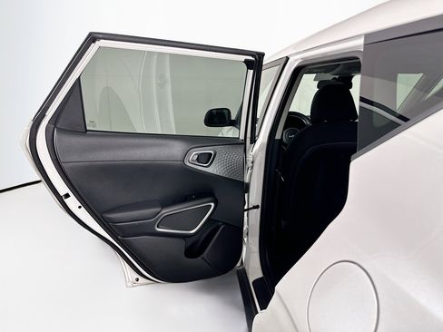 Used 2025 Kia Soul LX w/ LX Technology Package FWD image 25
