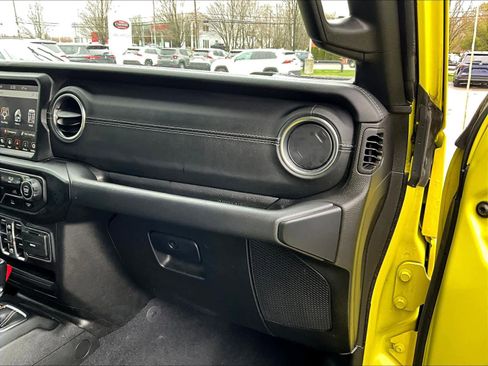 Used 2022 Jeep Wrangler Unlimited Sahara AWD/4WD image 13