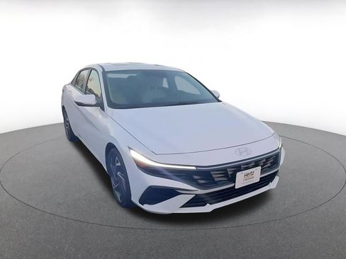 Used 2025 Hyundai Elantra Limited image 3